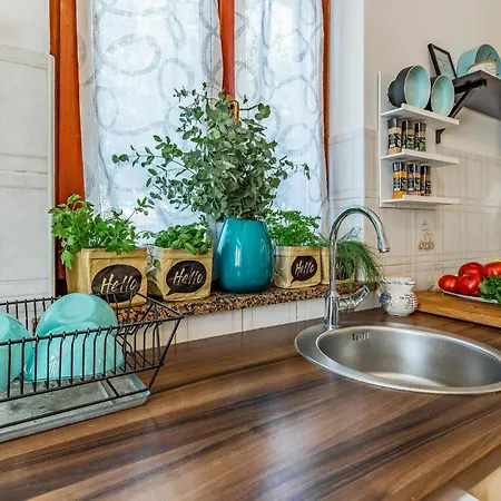 Gorgeous In With Kitchen Holiday home Tinjan