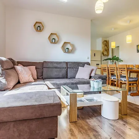 Gorgeous In With Kitchen Holiday home *