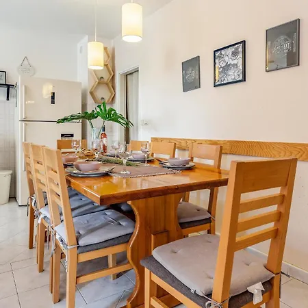 Holiday home Gorgeous In With Kitchen