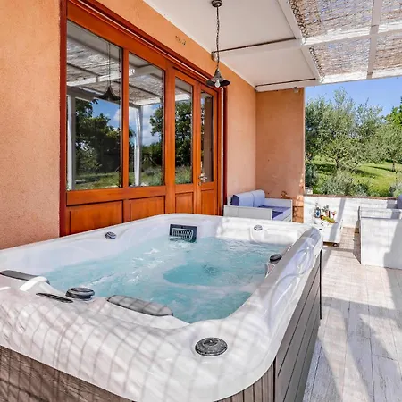 Gorgeous In With Kitchen Holiday home