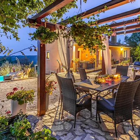 Gorgeous In With Kitchen * Tinjan