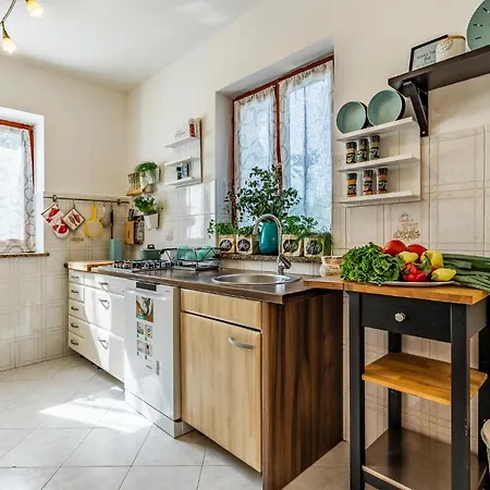 Holiday home Gorgeous In With Kitchen