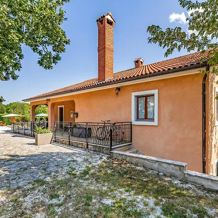 Gorgeous In With Kitchen Holiday home