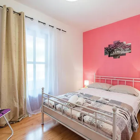 Gorgeous In With Kitchen Holiday home *