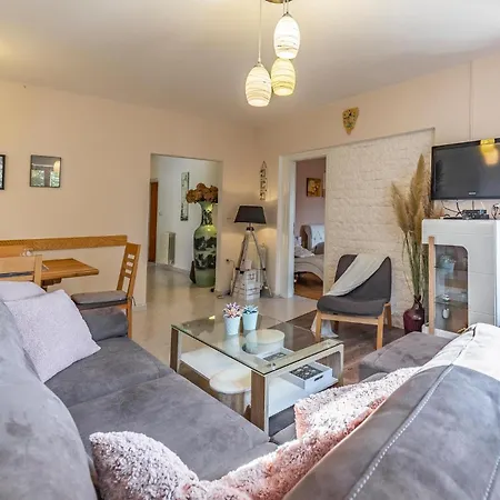 Gorgeous In With Kitchen Holiday home *
