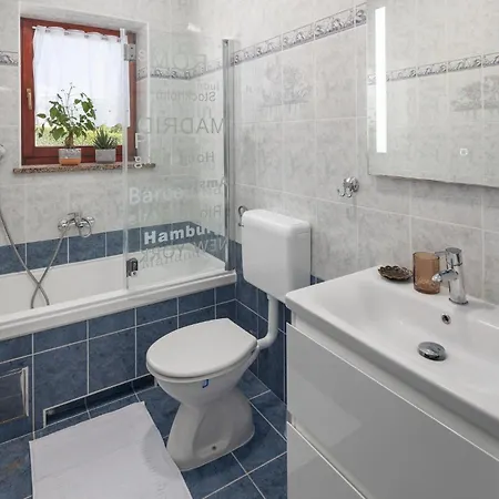 Gorgeous In With Kitchen Semesterbostad