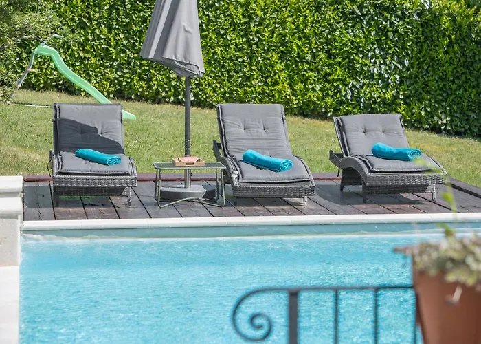 Prázdninový dům Lovely In Tinjan